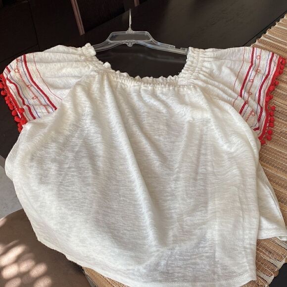 NWT boho style top egg shell color with red and lavender embroidery at sleeve - Picture 1 of 4